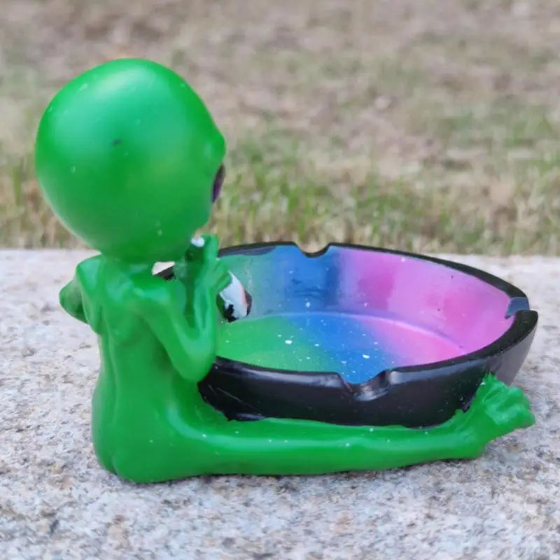 Fantasy Alien Ashtray Cute Alien Smoking Ashtray Portable Resin Starry Sky Ash Tray Desktop Ash Holder For Smokers Home Decor