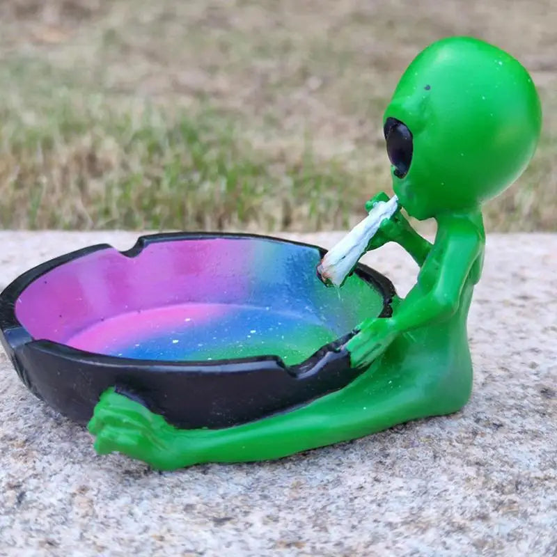 Fantasy Alien Ashtray Cute Alien Smoking Ashtray Portable Resin Starry Sky Ash Tray Desktop Ash Holder For Smokers Home Decor