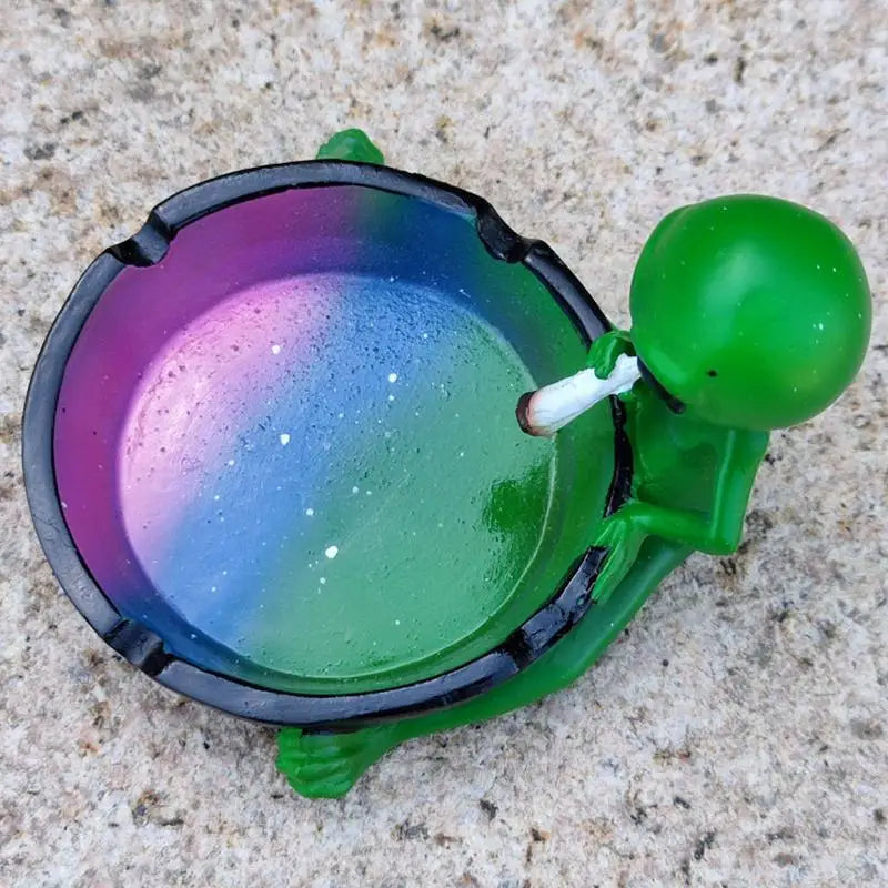 Fantasy Alien Ashtray Cute Alien Smoking Ashtray Portable Resin Starry Sky Ash Tray Desktop Ash Holder For Smokers Home Decor